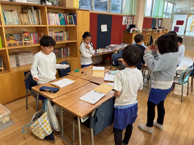 体を動かしながら物語を楽しむ