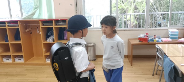 見守る2年生～1年生のお手伝い～